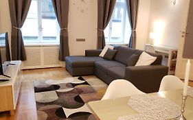 Supreme City Center Apartment